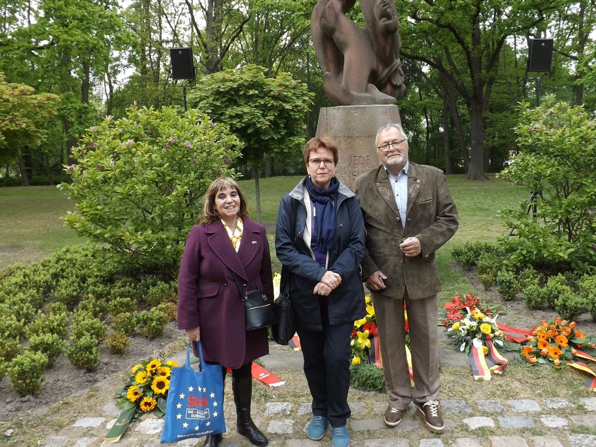Tag der Befreiung: SPD-Fraktion gedenkt gemeinsam mit Gaby Bischoff dem Ende des Zweiten Weltkrieges